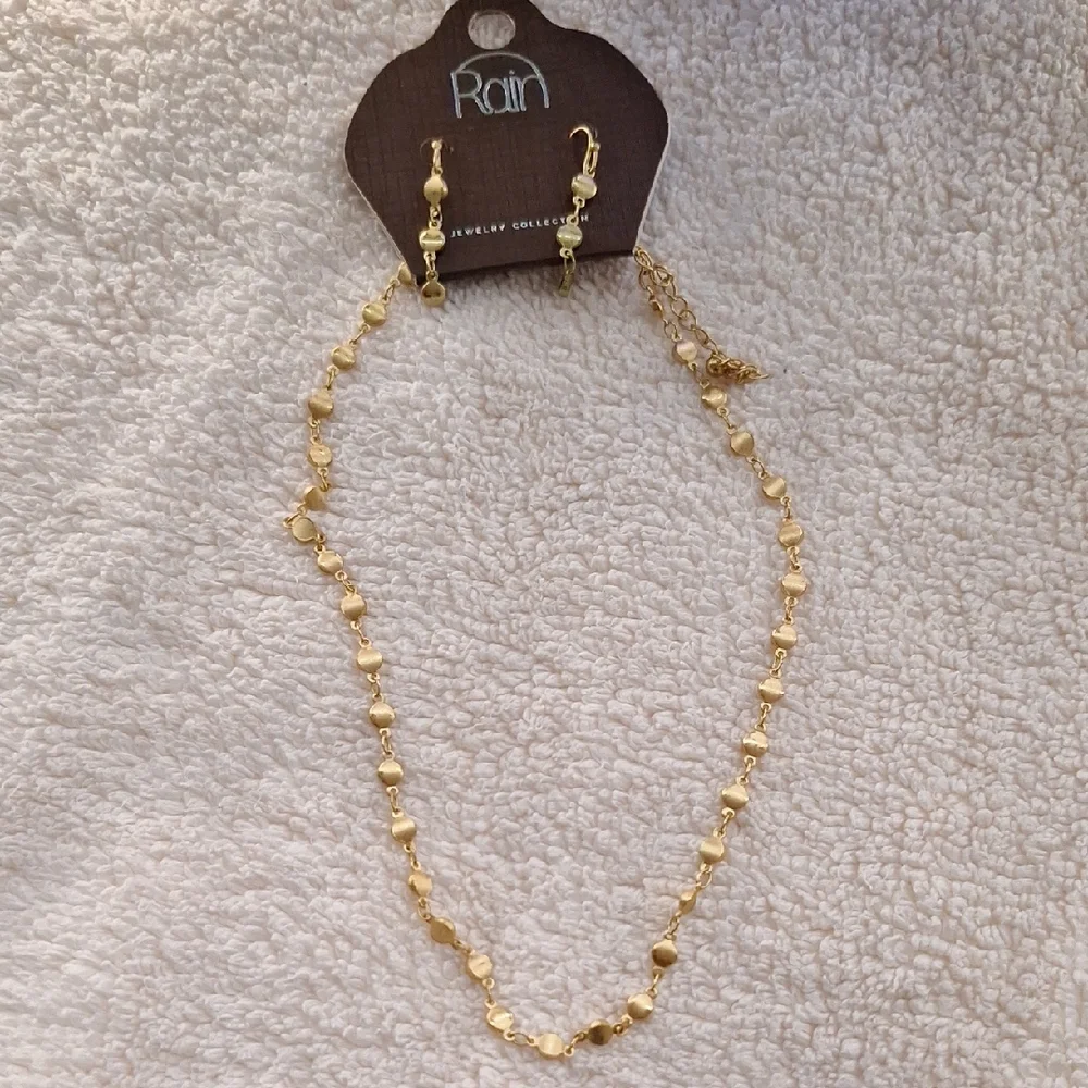 Gold Necklace and Earring Set - Picture 2 of 5